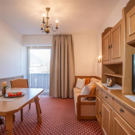 아파트 Gaestehaus Hoellwarth