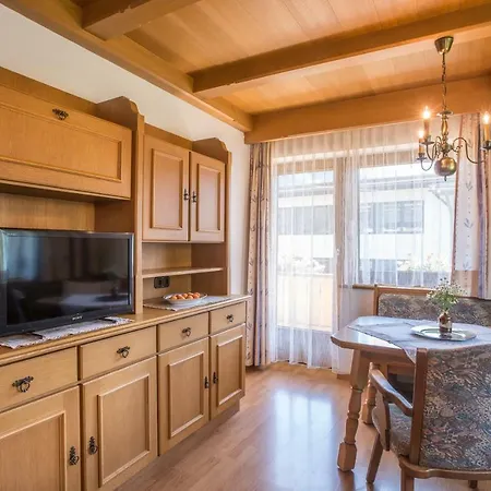 Gaestehaus Hoellwarth 스텀